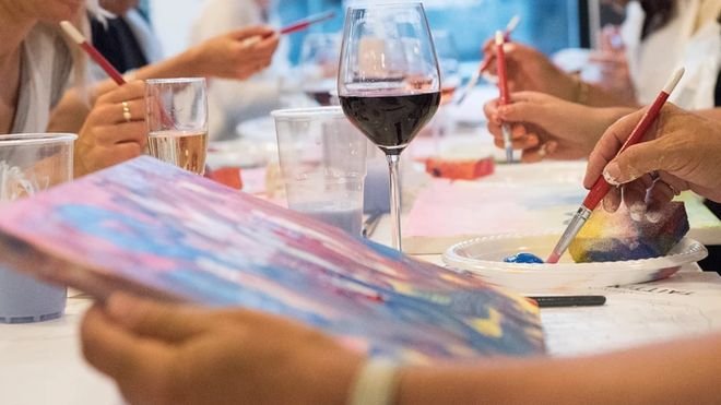 Celebra tu fiesta de cumpleaños en Wine Gogh con arte y vino