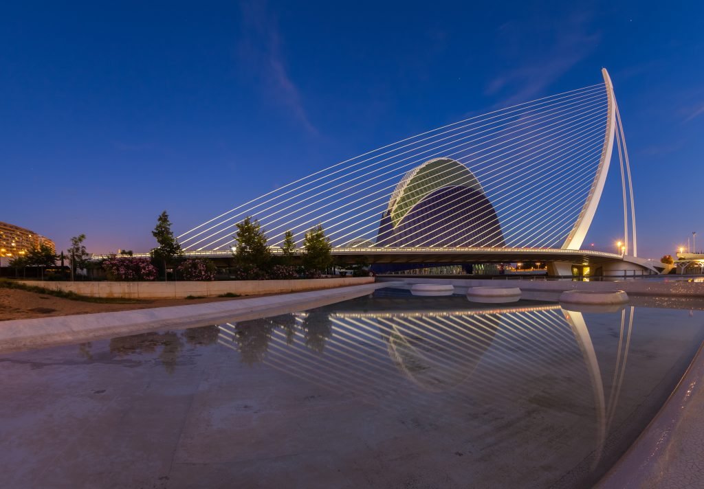 Agora Ciudad de las Artes y las Ciencias Valencia Espana 2014 06 29 DD 58 alt