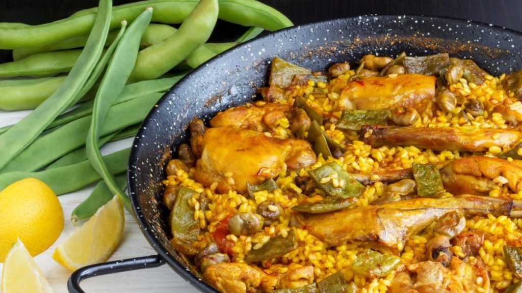fotografia de una paella valenciana