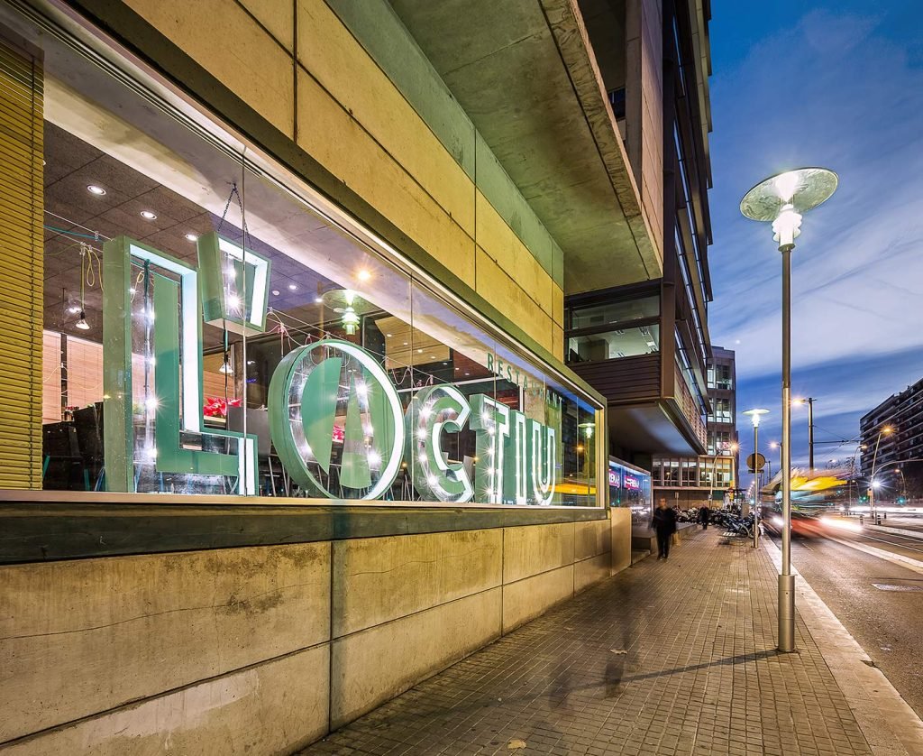 lactiu restaurant branding rhombus