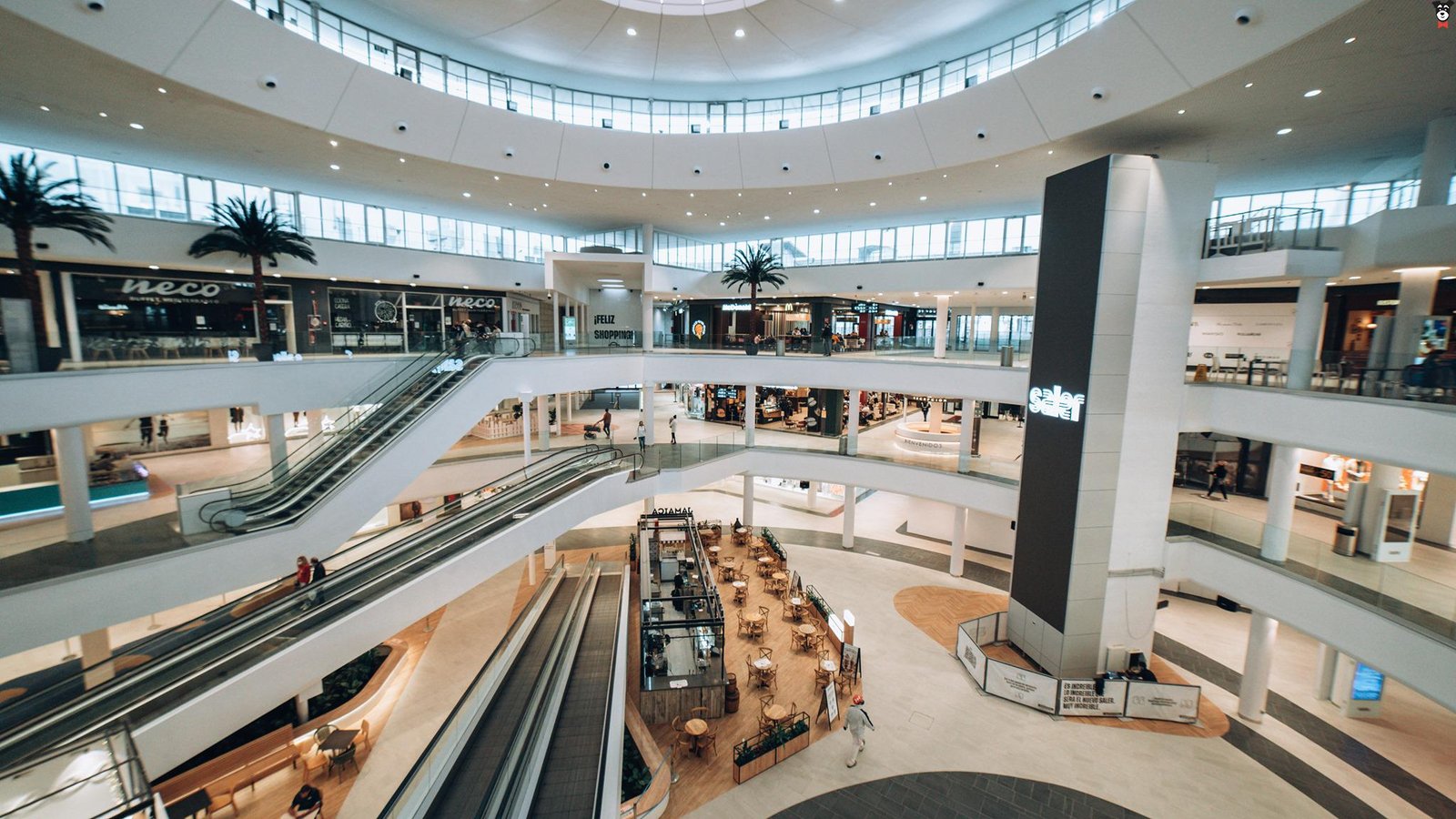 1 Día Perfecto: Compras en Centro Comercial el Saler y Arte con Vino en Wine Gogh 2 Wine Gogh