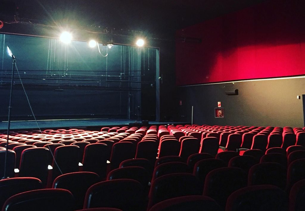 Del Teatro Flumen a Wine Gogh: 1 Noche Perfecta en Valencia 4 Wine Gogh