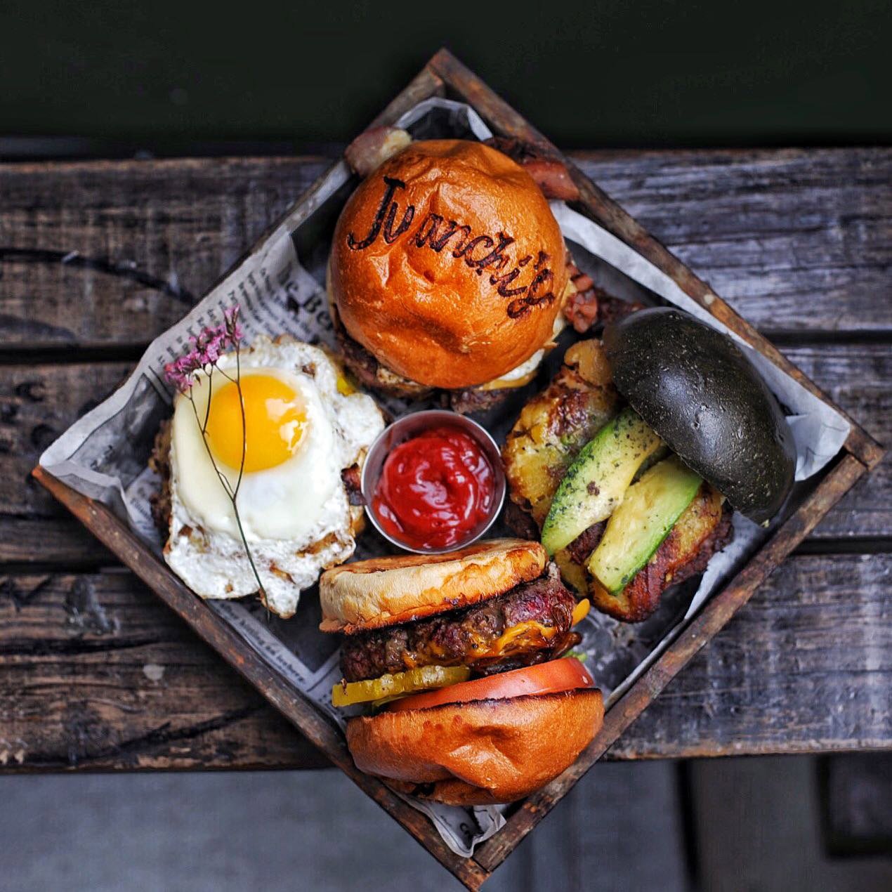 Hamburguesería Madrid: 1 Recorrido por el Sabor 9 Wine Gogh