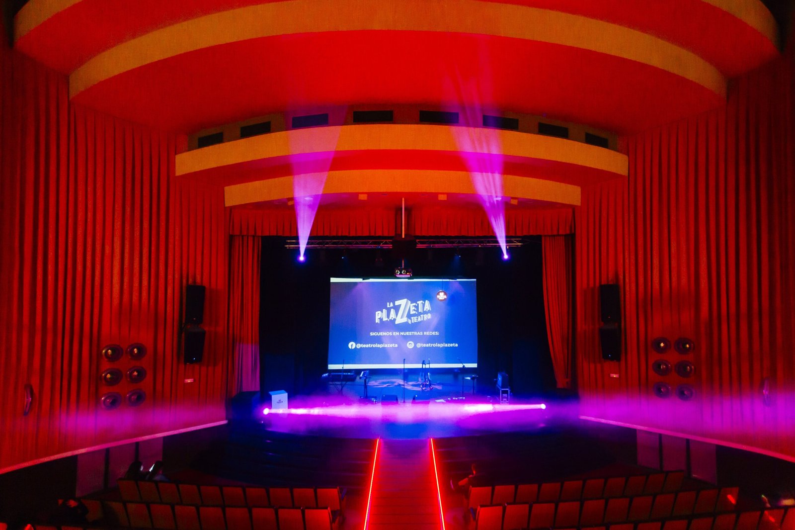 Teatro La Plazeta: 1 Faro Cultural en Valencia 2 Wine Gogh