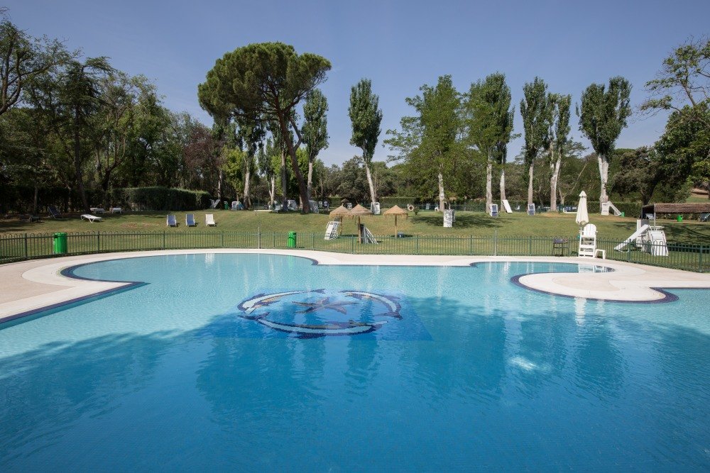 6 Piscinas Madrid para Disfrutar del Verano 4 Wine Gogh