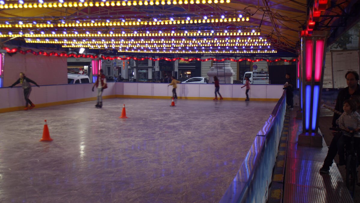 Pista de Hielo Sevilla: 1 Oasis Invernal en el Corazón de Andalucía 1 pista de hielo sevilla