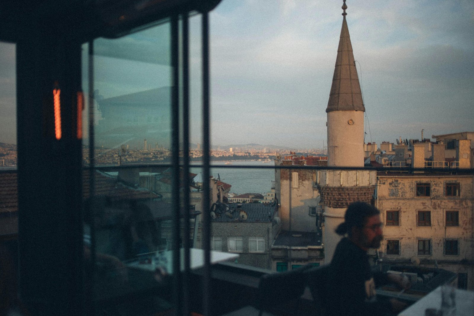 Rooftop Sevilla; Descubre Top 5 Azoteas Esenciales y Embárcate en un Viaje Artístico Con Wine Gogh 2 Wine Gogh