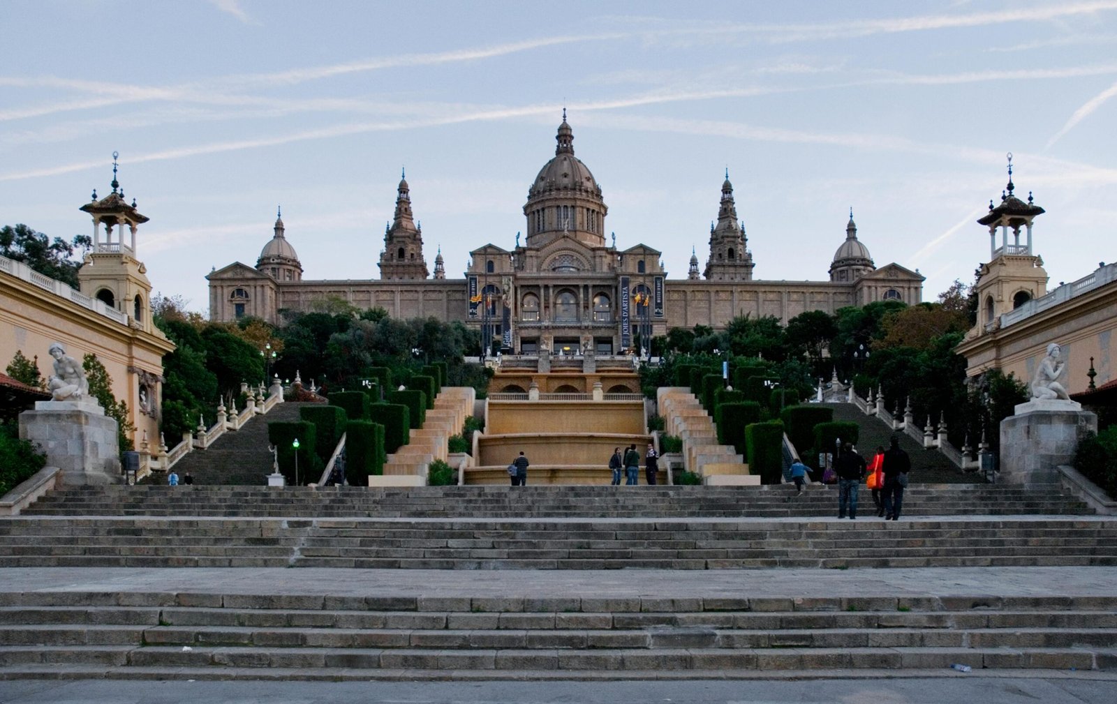 Cosas que hacer en Barcelona; Top 7 Actividades Imperdibles 5 Wine Gogh