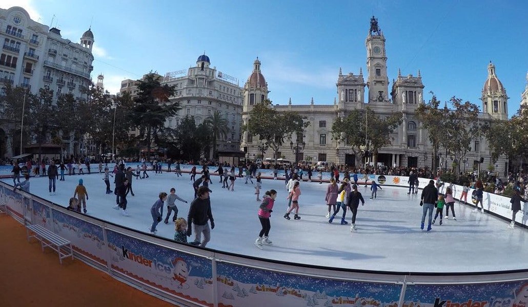 Pista de Hielo Valencia: 1 Destino Invernal Encantador 2 Wine Gogh