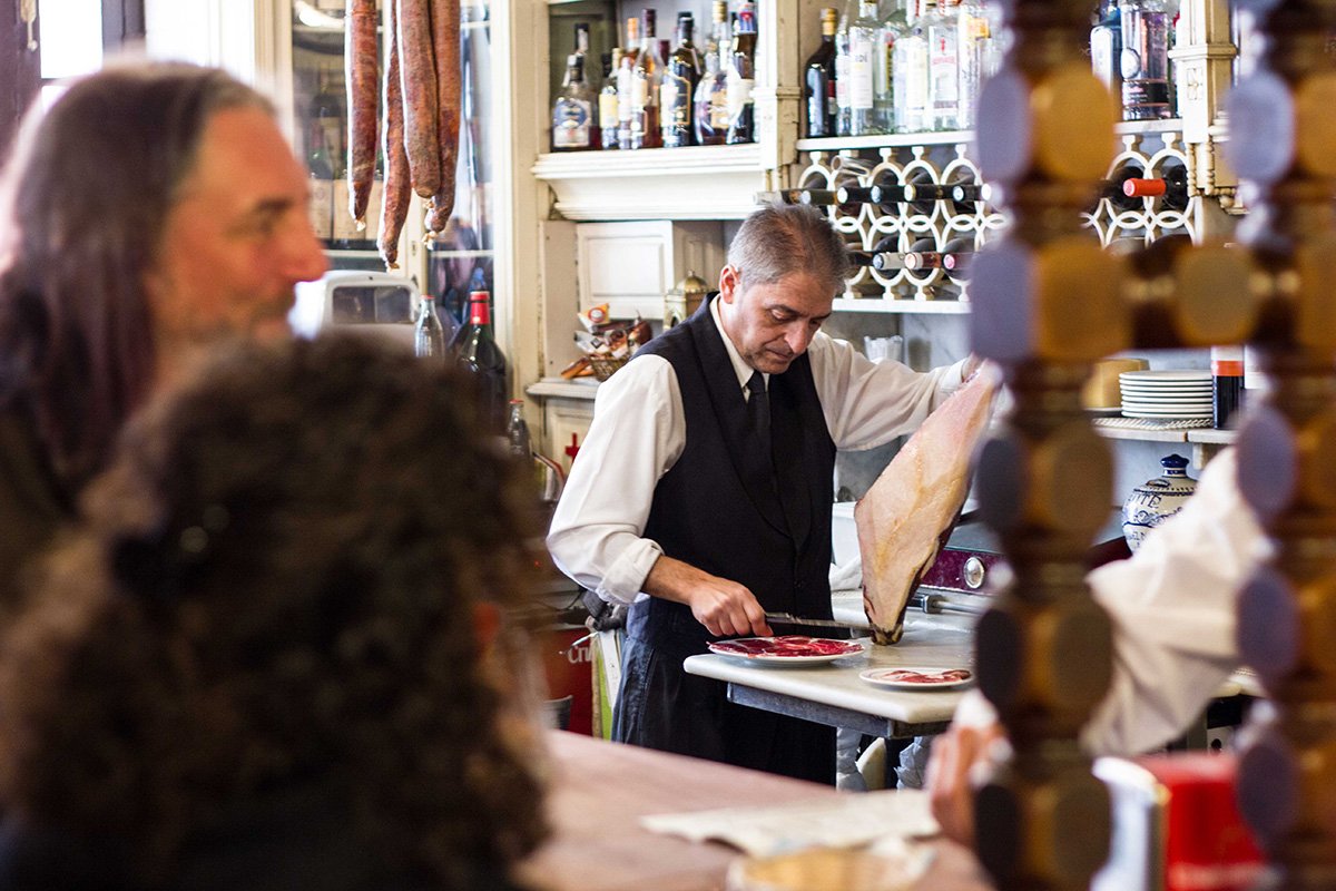 El Rinconcillo Sevilla: 1 Tesoro Escondido en el Corazón de Andalucía 3 Wine Gogh