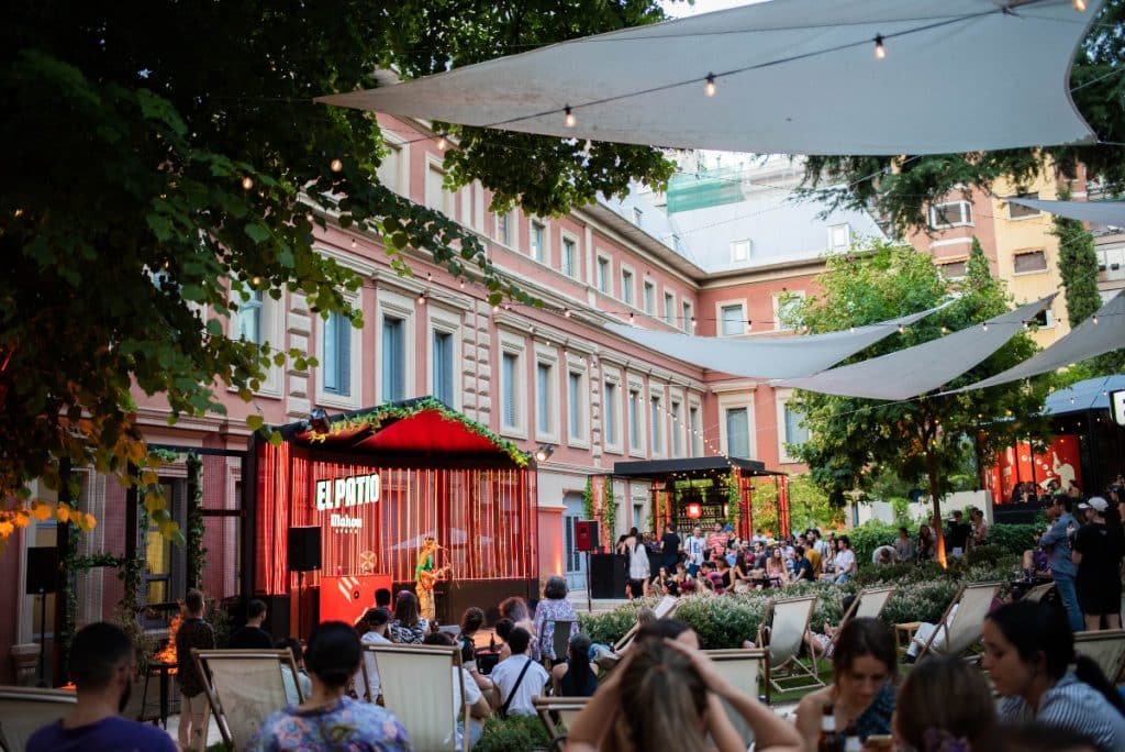 El Patio Mahou en Madrid: 1 Oasis Cervecero en el Corazón de la Ciudad 3 Wine Gogh