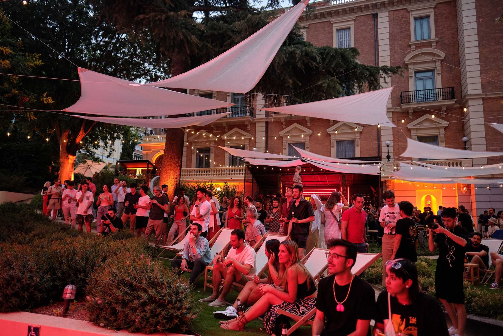 El Patio Mahou en Madrid: 1 Oasis Cervecero en el Corazón de la Ciudad 2 Wine Gogh