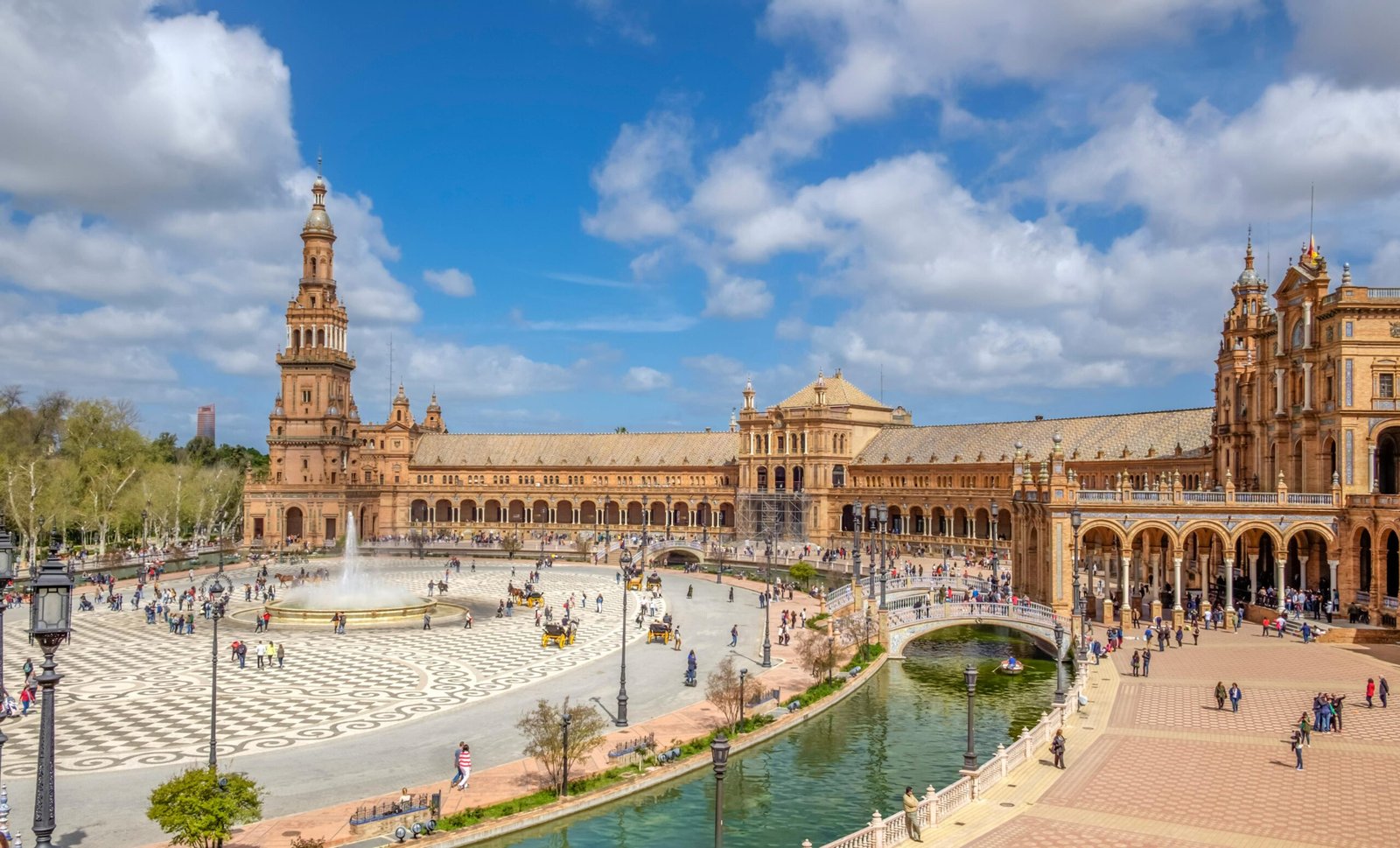 Sevilla Turismo; Actividades Turísticas Imprescindibles en Sevilla con Arte, Historia y Cultura Top 5 5 Wine Gogh