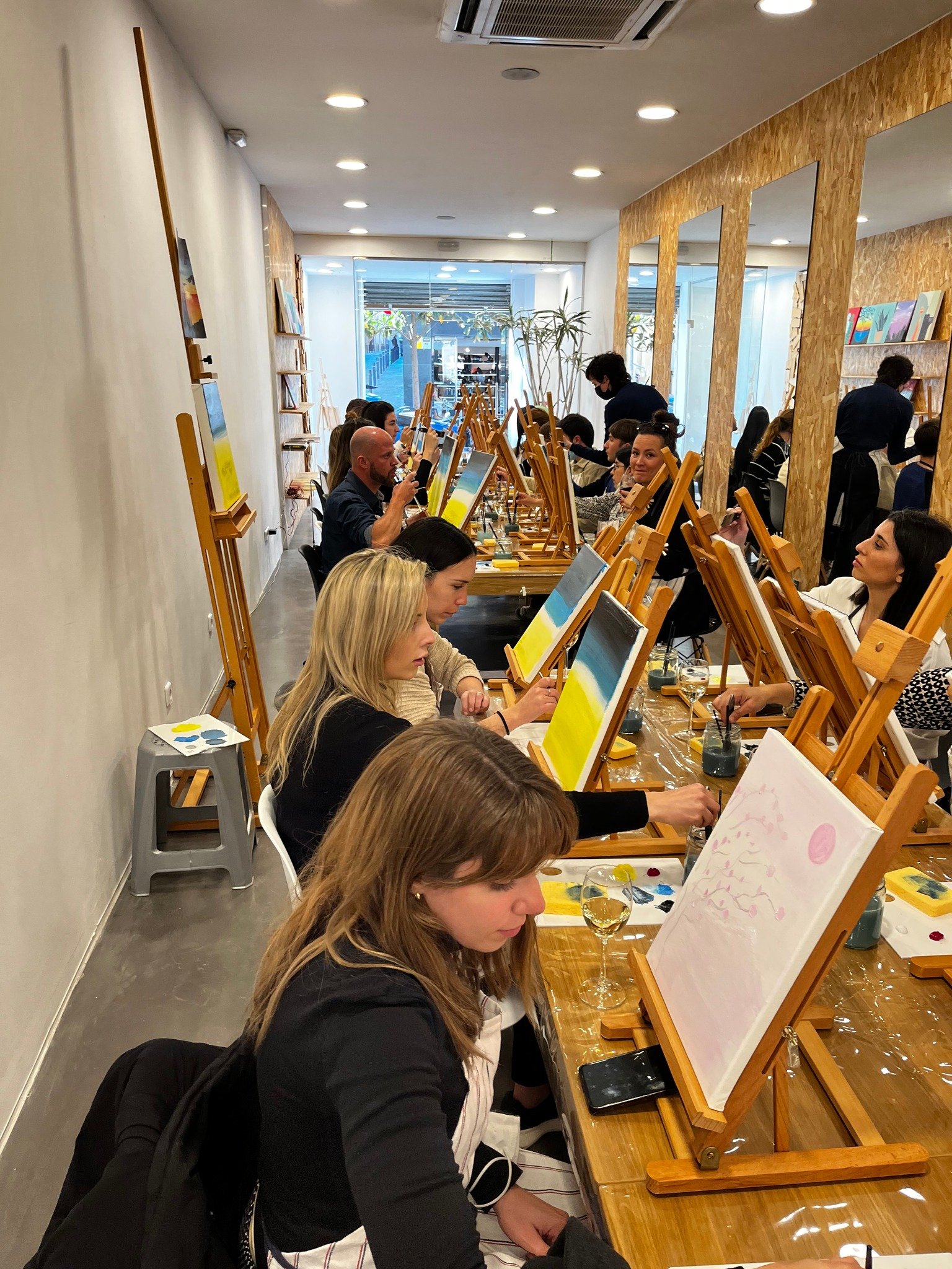 Team Building Valencia; 5 Razones Poderosas para Elegir Wine Gogh en Valencia para Team Building 3 Wine Gogh
