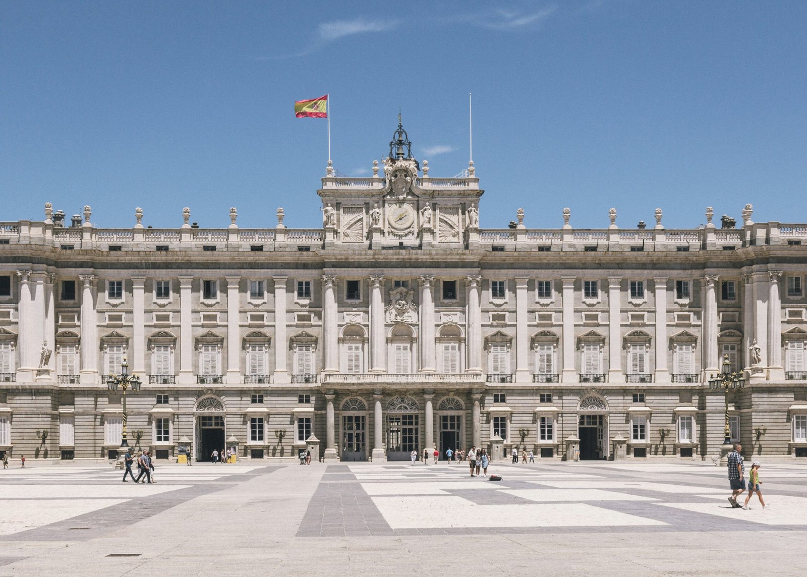Guía de Actividades en Madrid; 5 Experiencias Imperdibles en Madrid para Disfrutar al Máximo 5 Wine Gogh
