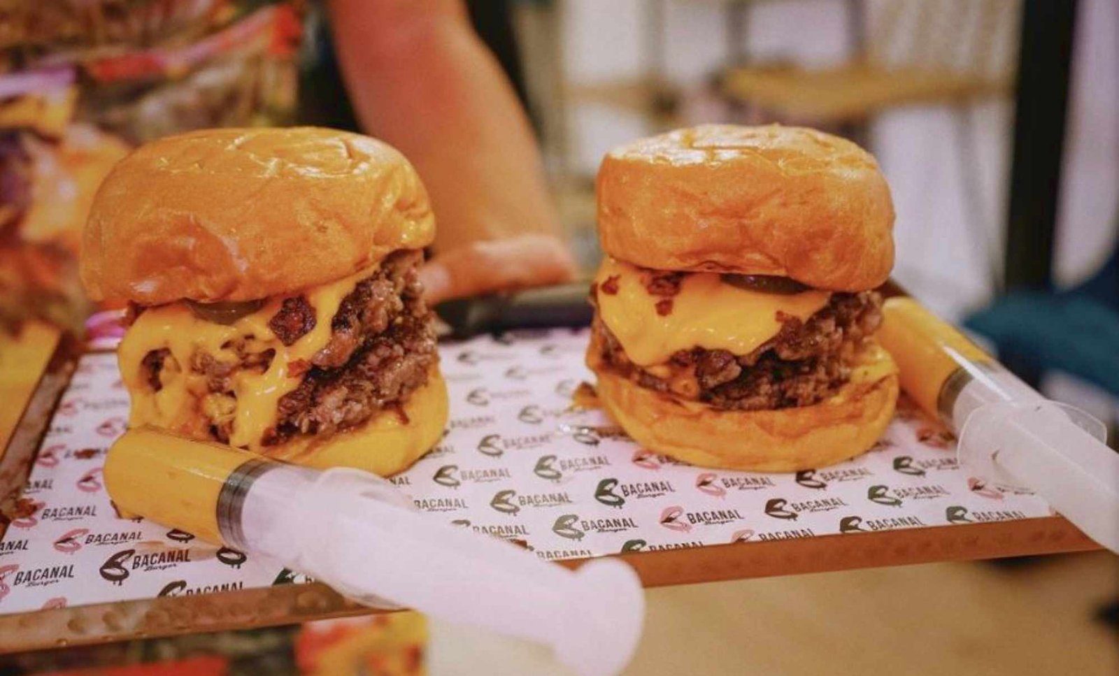 Descubre Bacanal Burger: 4 Razones para Visitar esta Hamburguesería en Sevilla 1 bacanal burger
