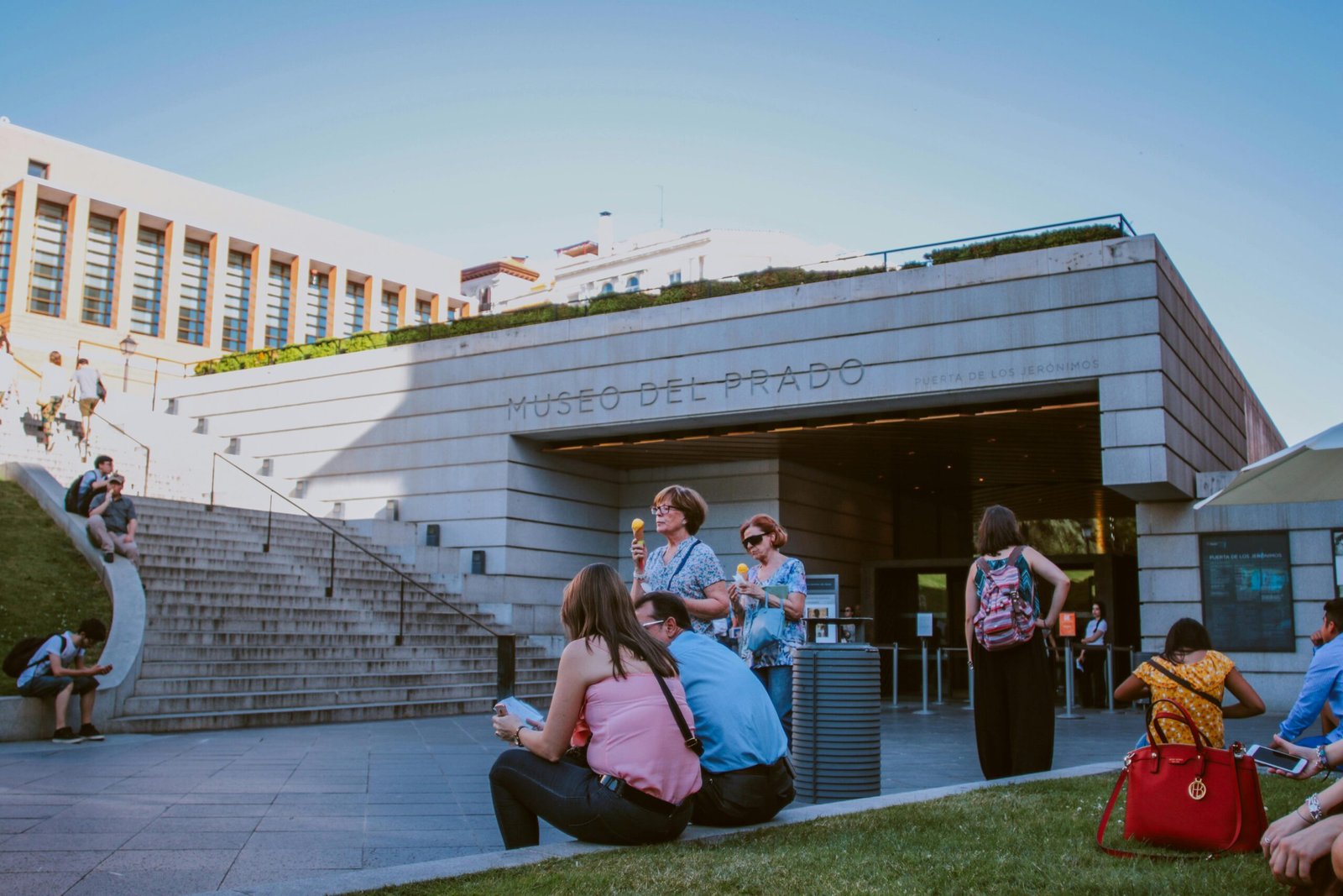 Guía de Actividades en Madrid; 5 Experiencias Imperdibles en Madrid para Disfrutar al Máximo 2 Wine Gogh