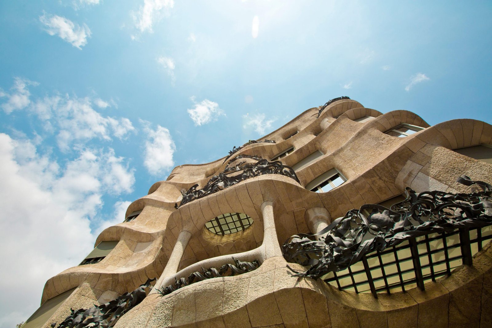 Destinos Turisticos en Barcelona; 5 Destinos Increíbles en Barcelona que No Puedes Perderte 5 Wine Gogh