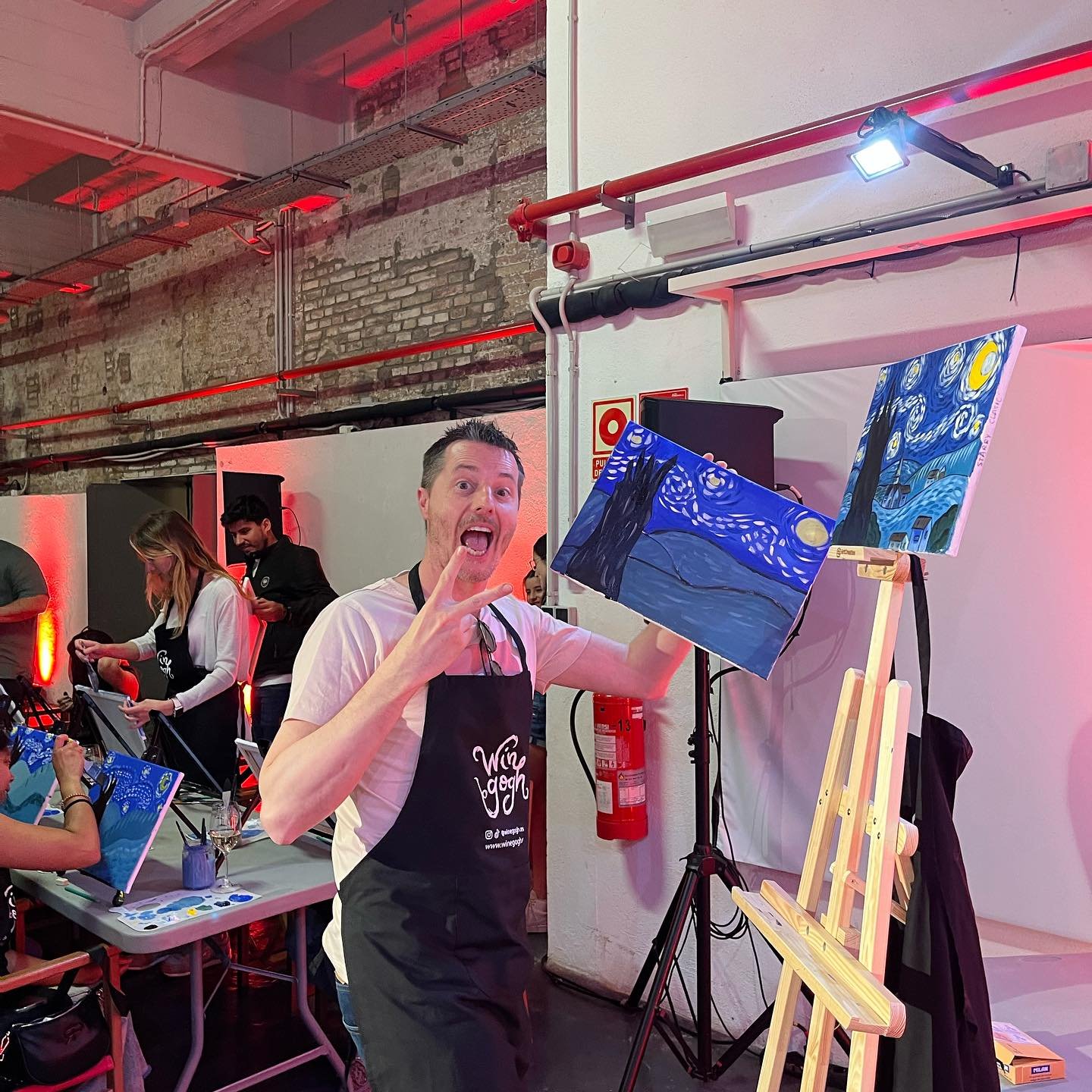 Aniversario en Sevilla: 5 Experiencias Inolvidables para Celebrar un Aniversario en Sevilla. 3 Wine Gogh