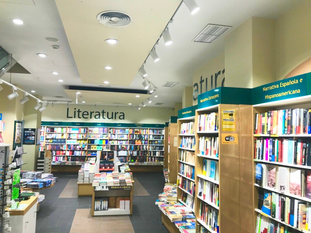 Las Mejores Librerías de Málaga: 1 Viaje Literario 3 Wine Gogh