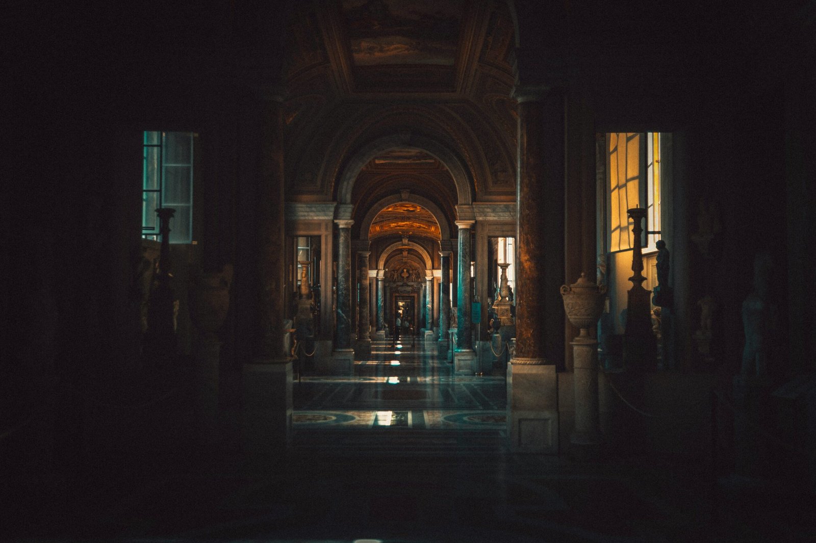 Secretos en Sevilla; 5 Actividades Secretas y Sorprendentes en Sevilla, Descubre el Poder Oculto de la Ciudad 4 Wine Gogh
