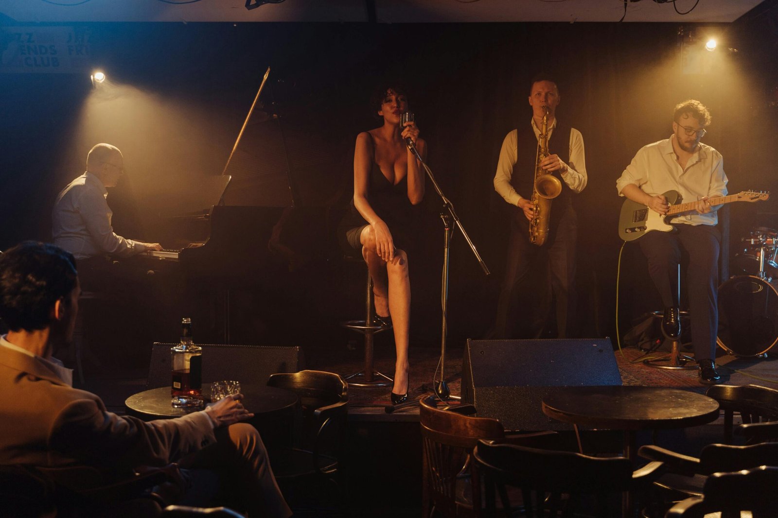 Karaokes Cerca de Mi Sevilla; 5 Increíbles Opciones de Karaoke en Sevilla para una Noche de Diversión Garantizada 5 Wine Gogh