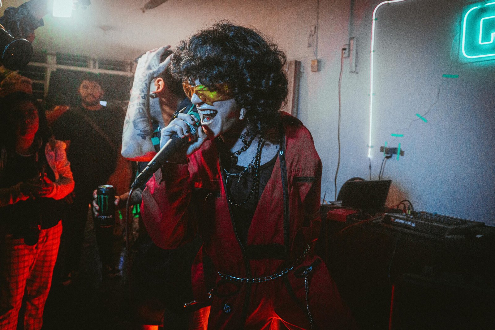 Karaokes Cerca de Mi Sevilla; 5 Increíbles Opciones de Karaoke en Sevilla para una Noche de Diversión Garantizada 2 Wine Gogh
