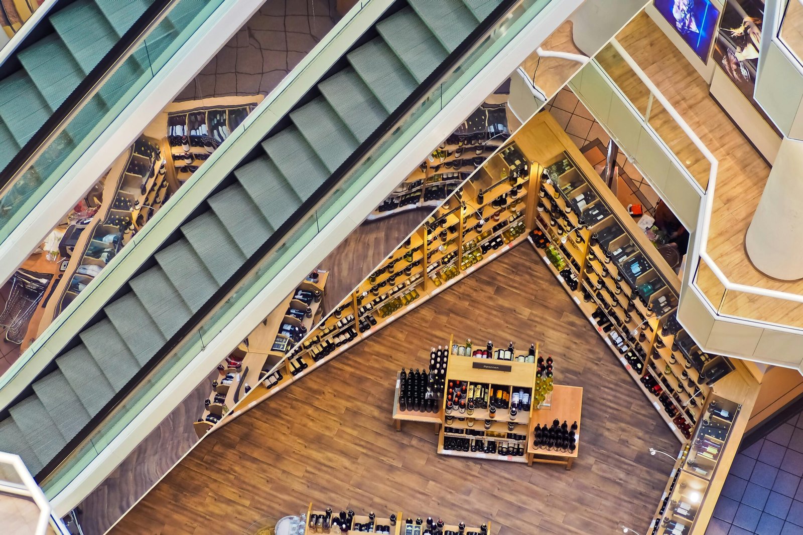 Centros Comerciales en Málaga: 1 Viaje de Compras y Entretenimiento 3 Wine Gogh
