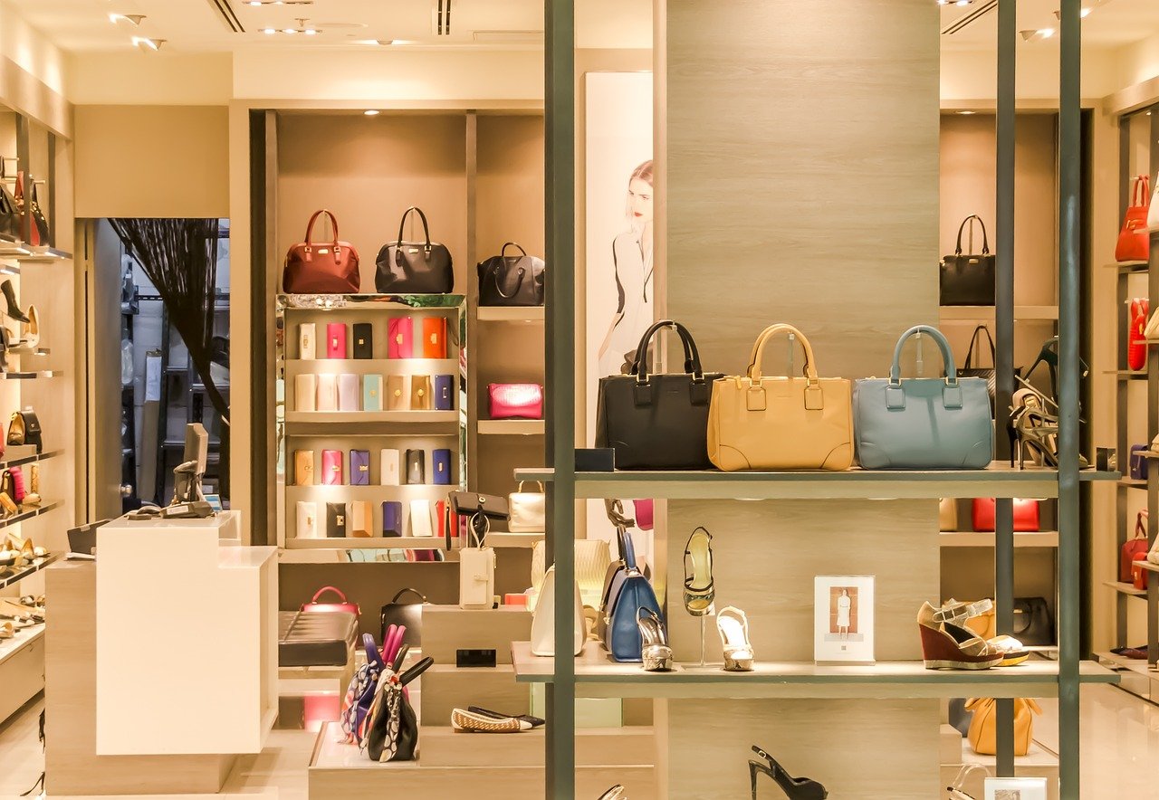 Tardes en Madrid; 5 Experiencias Inolvidables para Disfrutar una Tarde en Madrid 3 apparel 1850804 1280 1