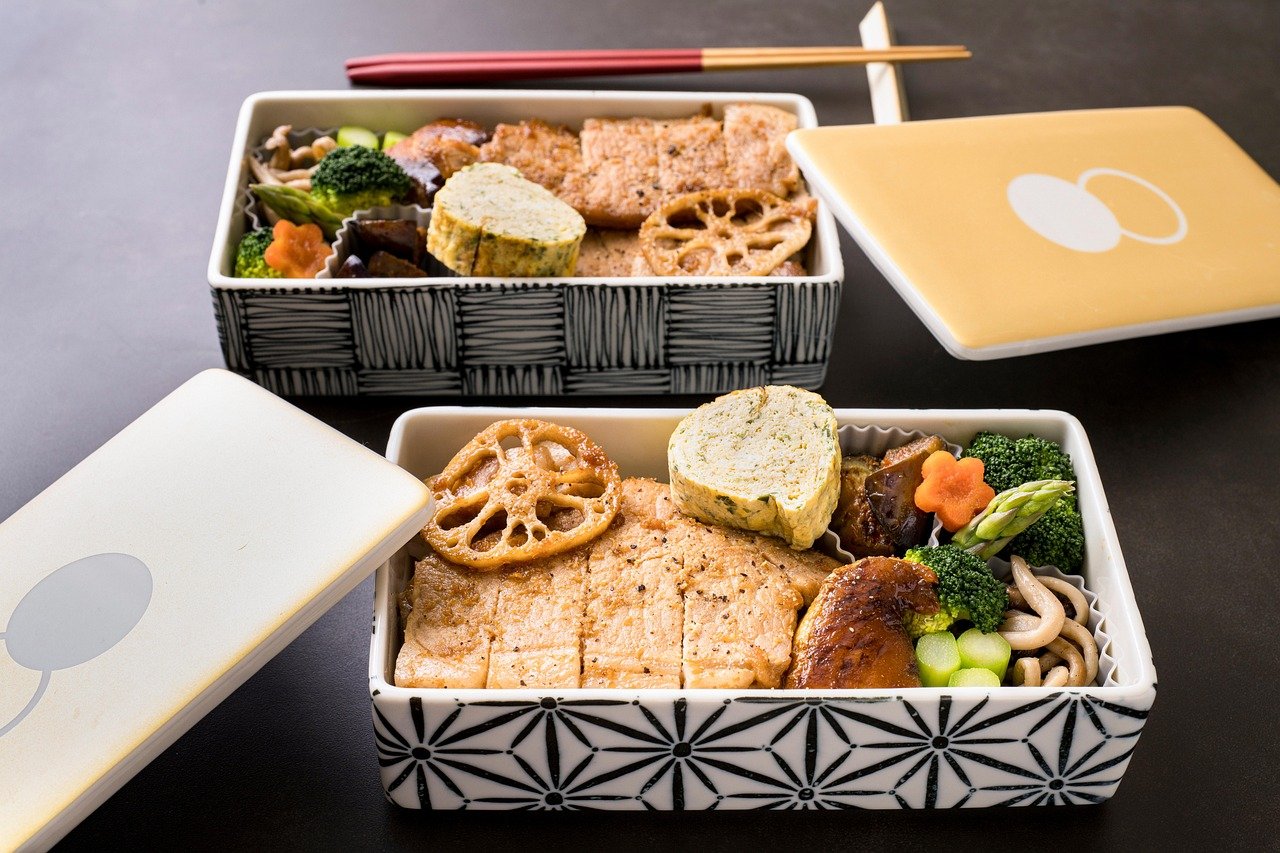 Almuerzo con amigos en Sevilla; 5 Increíbles Lugares para un Almuerzo con Amigos en Sevilla 4 bento 7006664 1280