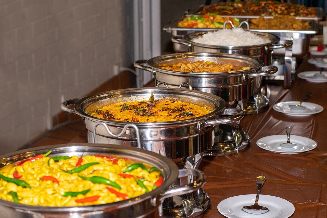 Almuerzo con amigos en Málaga; 5 Lugares Increíbles para un Almuerzo Perfecto con Amigos en Málaga 4 buffet 6329757 1280