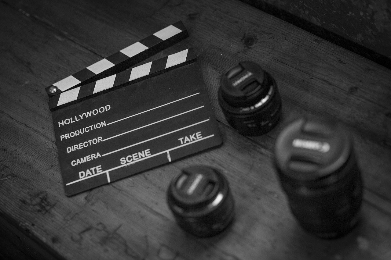 Noches de verano en Valencia; 5 Experiencias Inolvidables para Disfrutar las Noches de Verano en Valencia 3 clapperboard 5760216 1280