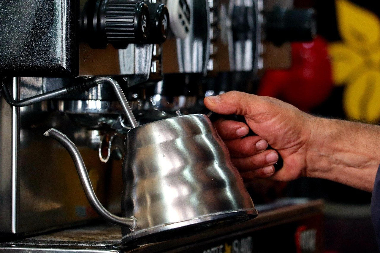 Cafés en Málaga; Descubre las 5 cafeterías imprescindibles en Málaga que transformarán tu día 4 coffee machine 9117793 1280