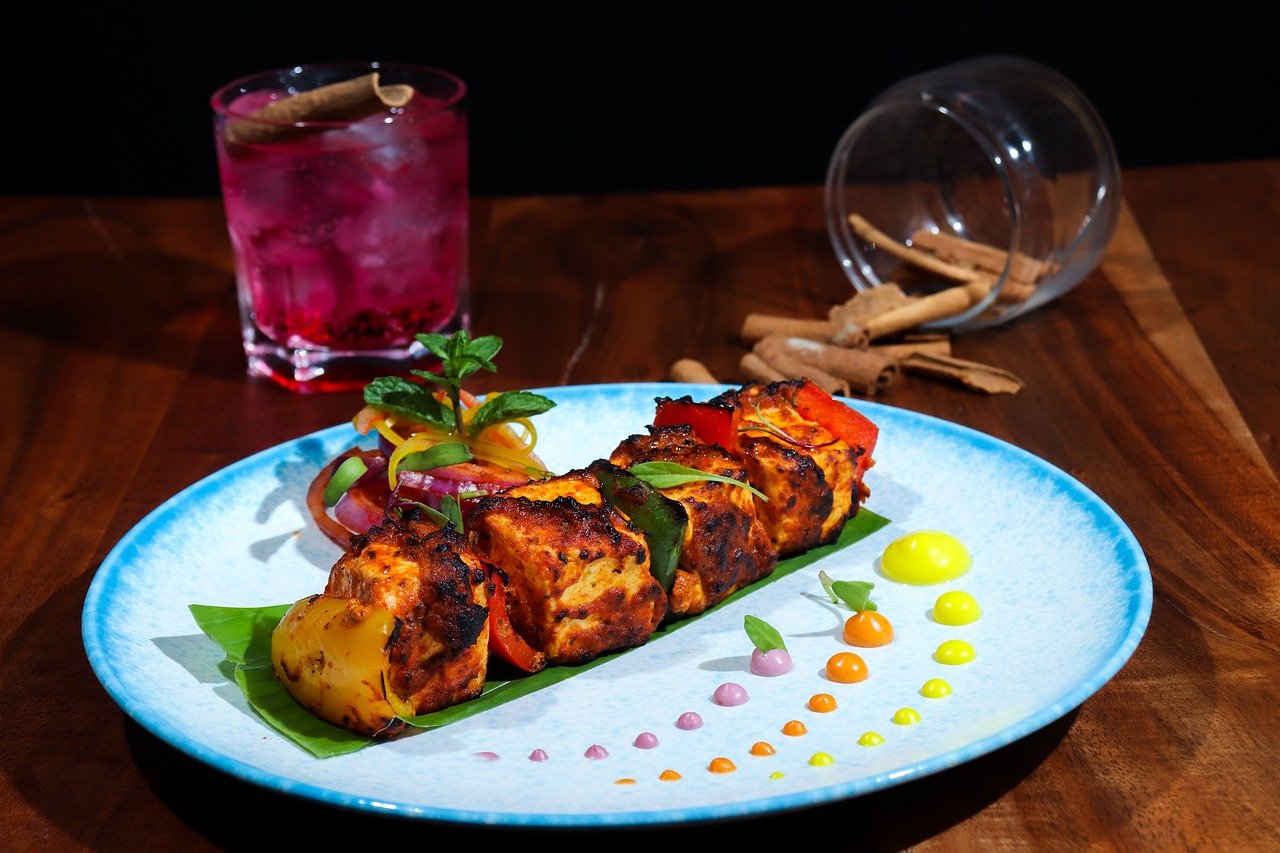 Restaurantes bonitos en Barcelona; 5 Restaurantes Bonitos en Barcelona que Te Sorprenderán por su Encanto y Estilo 4 dish 4943028 1280