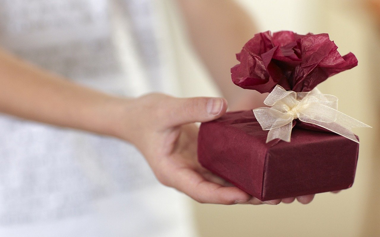 Tarjeta de regalo en Barcelona; 5 Tarjetas Regalo Inolvidables en Barcelona para Sorprender y Disfrutar 3 gift 687263 1280