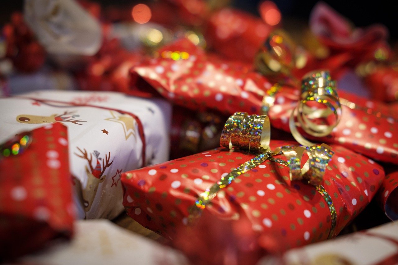 Tarjeta de regalo en Barcelona; 5 Tarjetas Regalo Inolvidables en Barcelona para Sorprender y Disfrutar 4 gifts 4678018 1280