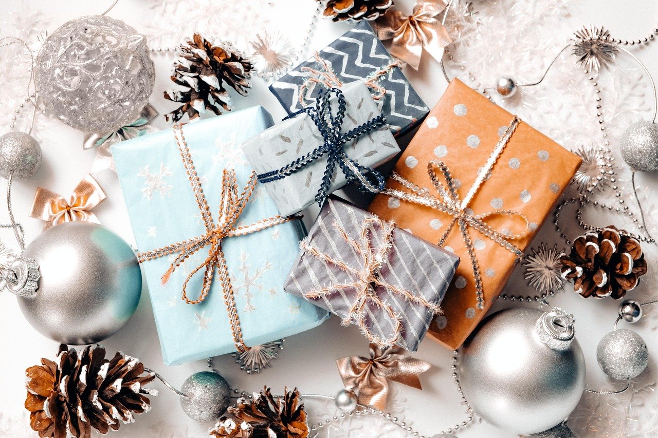 gifts 5815004 1280 1