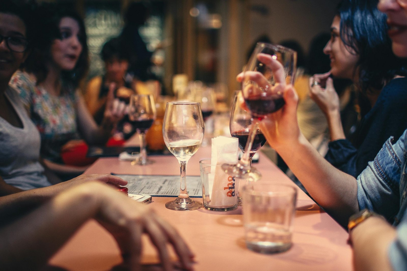 Donde disfrutar un vino en Barcelona: Descubre los 5 Mejores Lugares para Disfrutar del Vino en Barcelona 5 Winegogh
