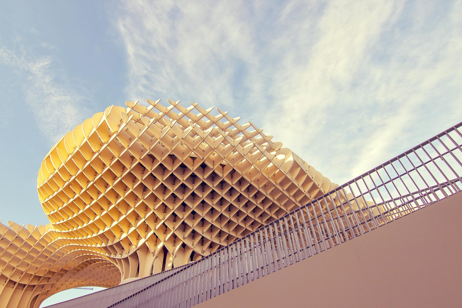 Plan Divertido en Sevilla: ¡Disfruta de la Ciudad de 1 Forma Única! 3 Wine Gogh