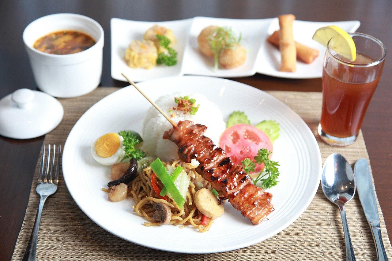 Almuerzo con amigos en Barcelona; Disfruta de 5 restaurantes irresistibles para almorzar con amigos en Barcelona 1 pork barbecue 2098004 1280