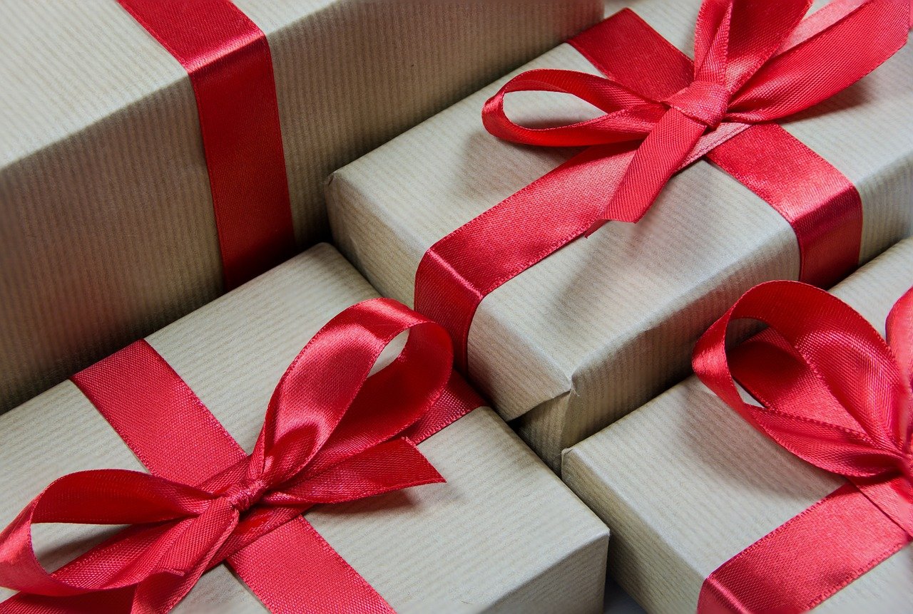presents 6904620 1280 1