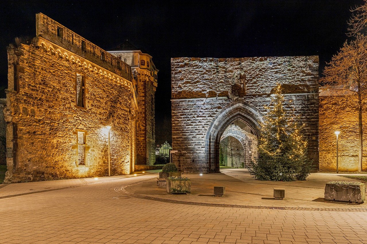 Noches de verano en Sevilla; 5 Experiencias Mágicas para Disfrutar las Noches de Verano en Sevilla 3 ruins 6911495 1280