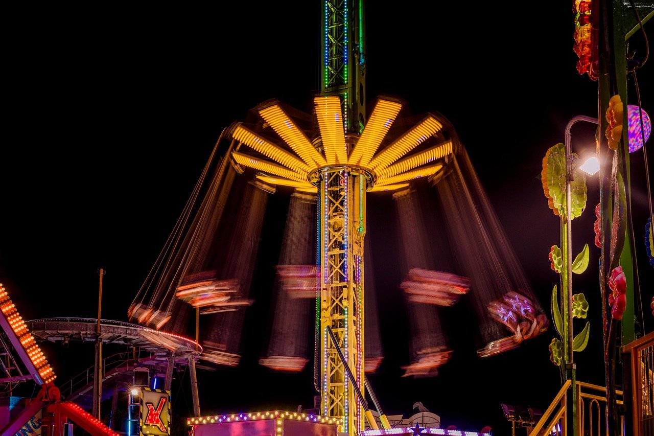Planes familiares en Barcelona; 5 Planes Increíbles para Disfrutar en Familia en Barcelona 3 theme park 6592969 1280 2