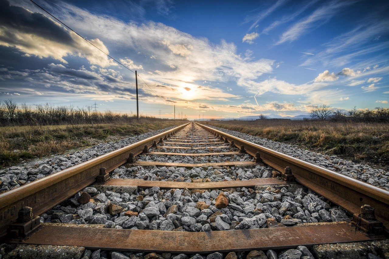 Sevilla en 48 Horas; 5 Experiencias Fascinantes para Vivir Sevilla en Solo 48 Horas 5 railway 1555348 1280