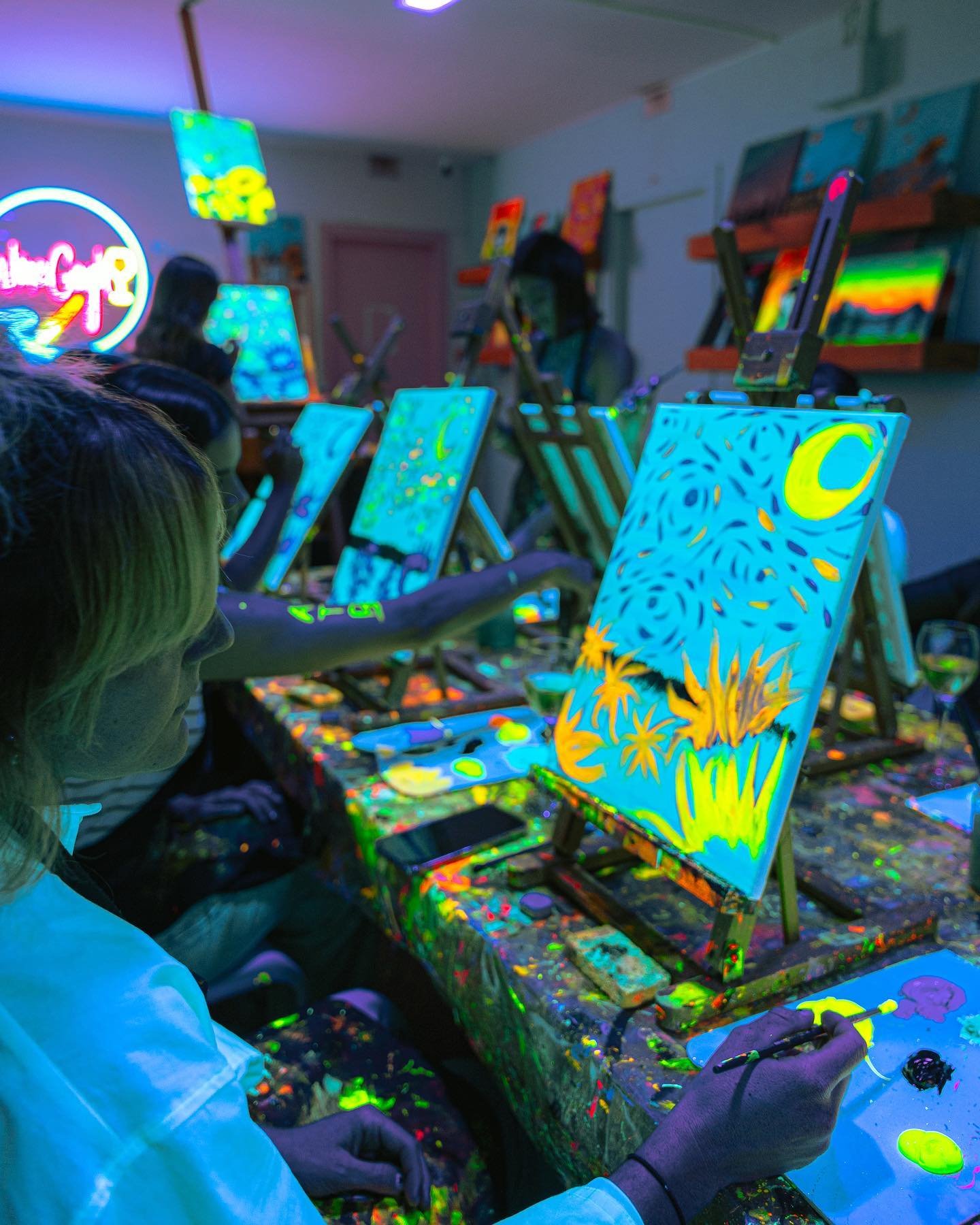 Arte Familiar en Madrid; 2 Arte Familiar en Madrid para Crear, Conectar y Disfrutar con Wine Gogh 2 Arte Familiar en Madrid;