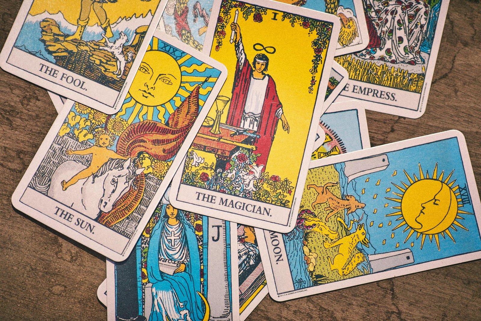 Taller de Tarot en Valencia: Conecta con tu Intuición y Crea 1 Arte 2 Wine Gogh