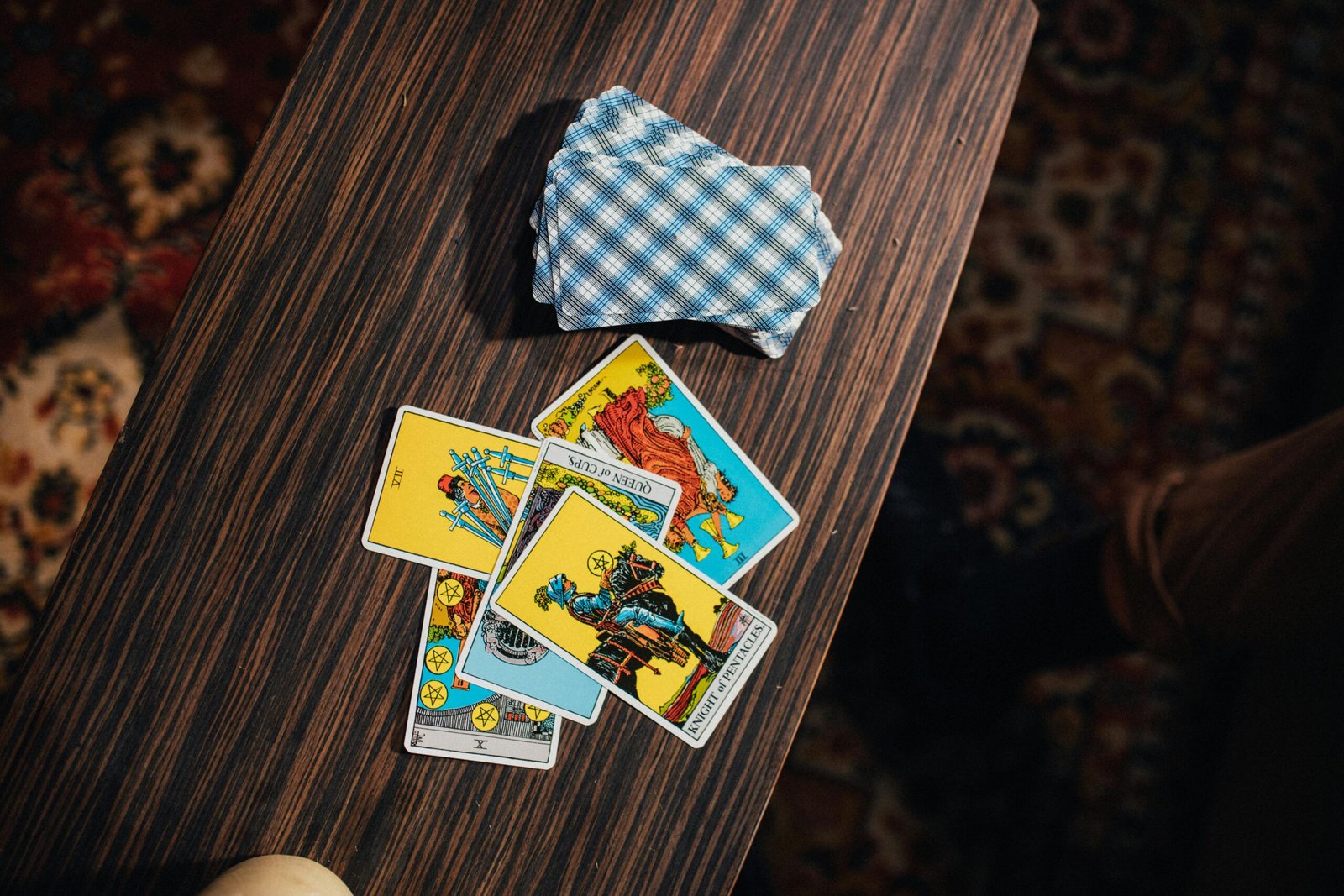 Tarot 2025 en Valencia: 1 guía definitiva para descubrir tu futuro 3 Wine Gogh