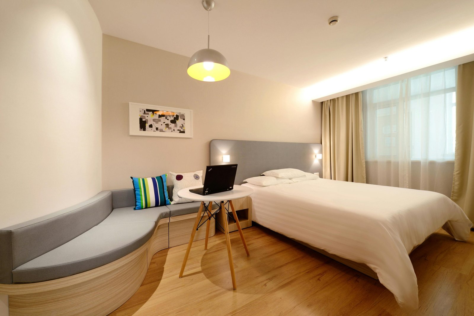 Hotel cerca de mí en Valencia: Encuentra tu alojamiento ideal en la ciudad del sol 2 Wine Gogh
