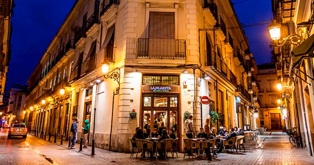 Los 5 mejores bares de Valencia: descubre la esencia de la vida nocturna y gastronómica valenciana 74 d19bcf4b58414b14b9f0ef5dcf7ee722
