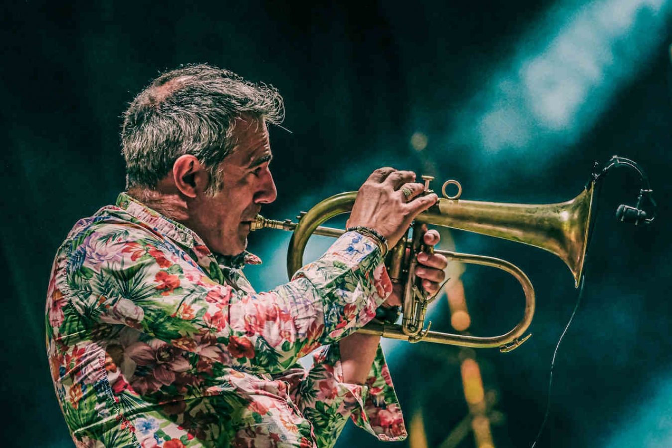 e25de23387d052f4f2bbc1f0b1f6aa32 L